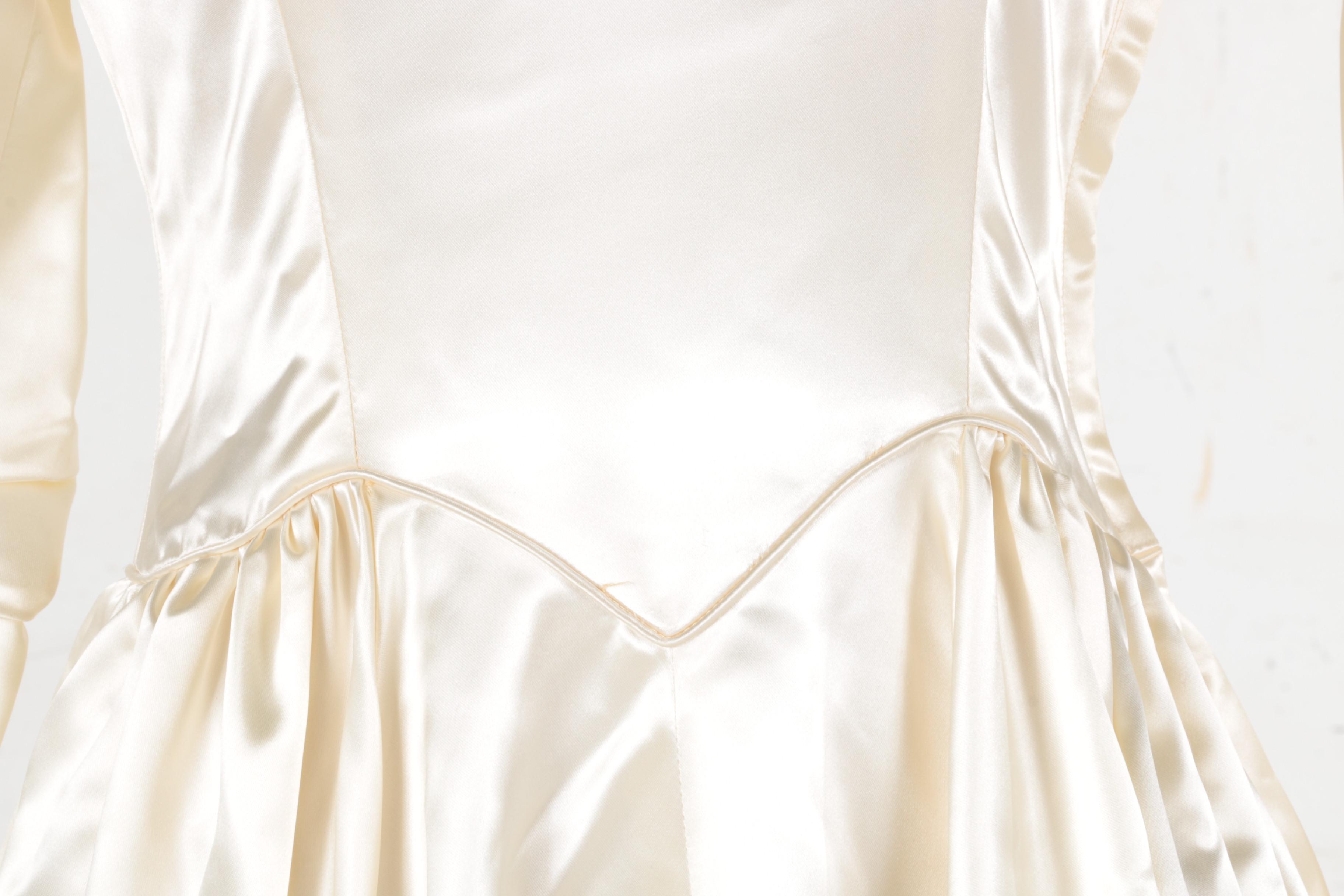 Vintage Wedding Gown with Accessories