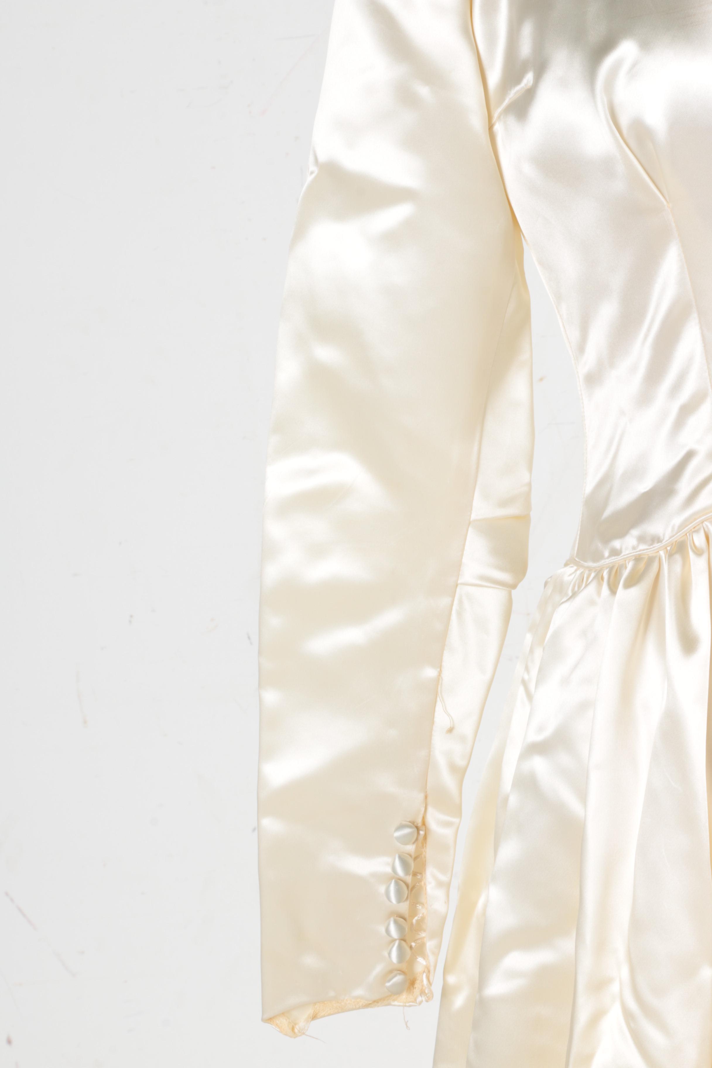 Vintage Wedding Gown with Accessories