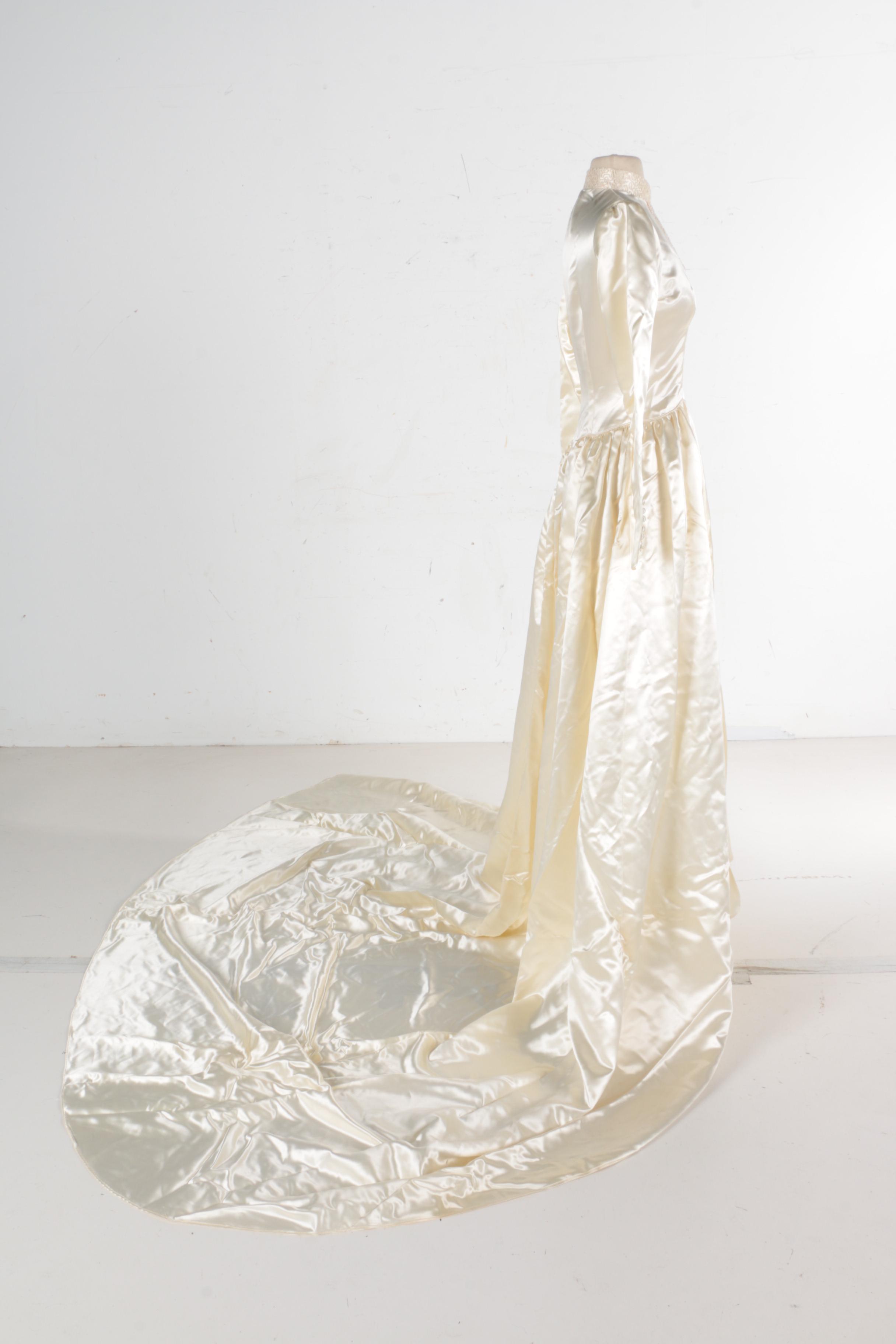 Vintage Wedding Gown with Accessories