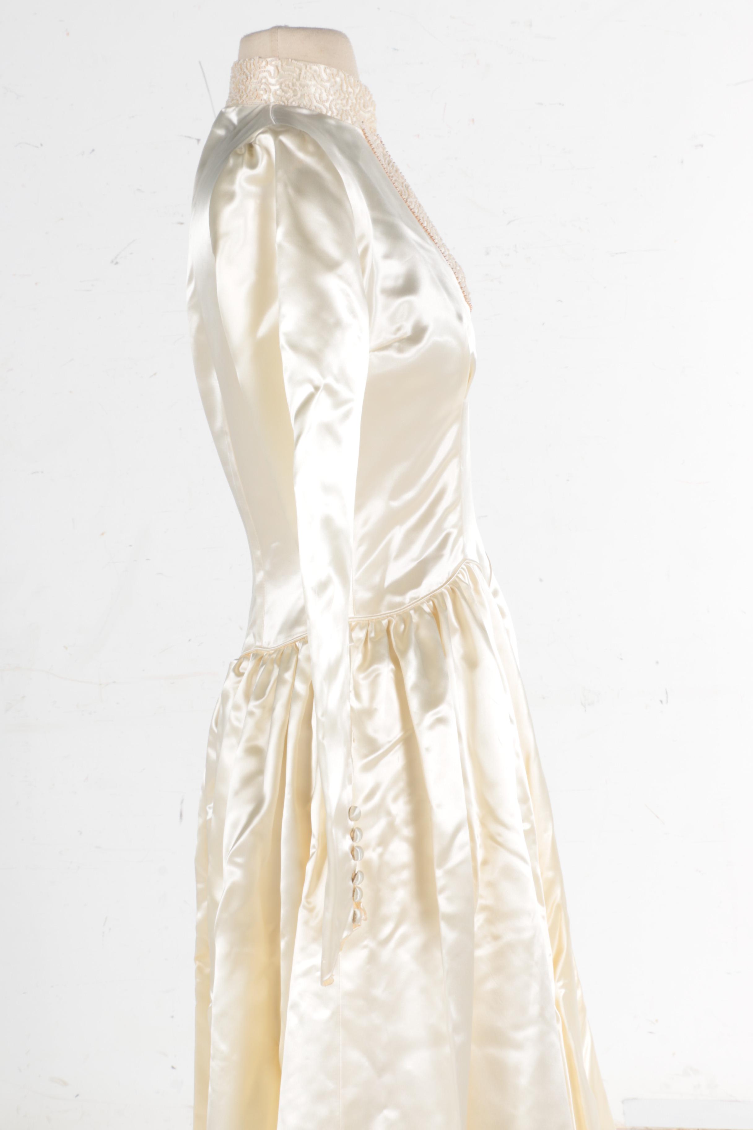 Vintage Wedding Gown with Accessories