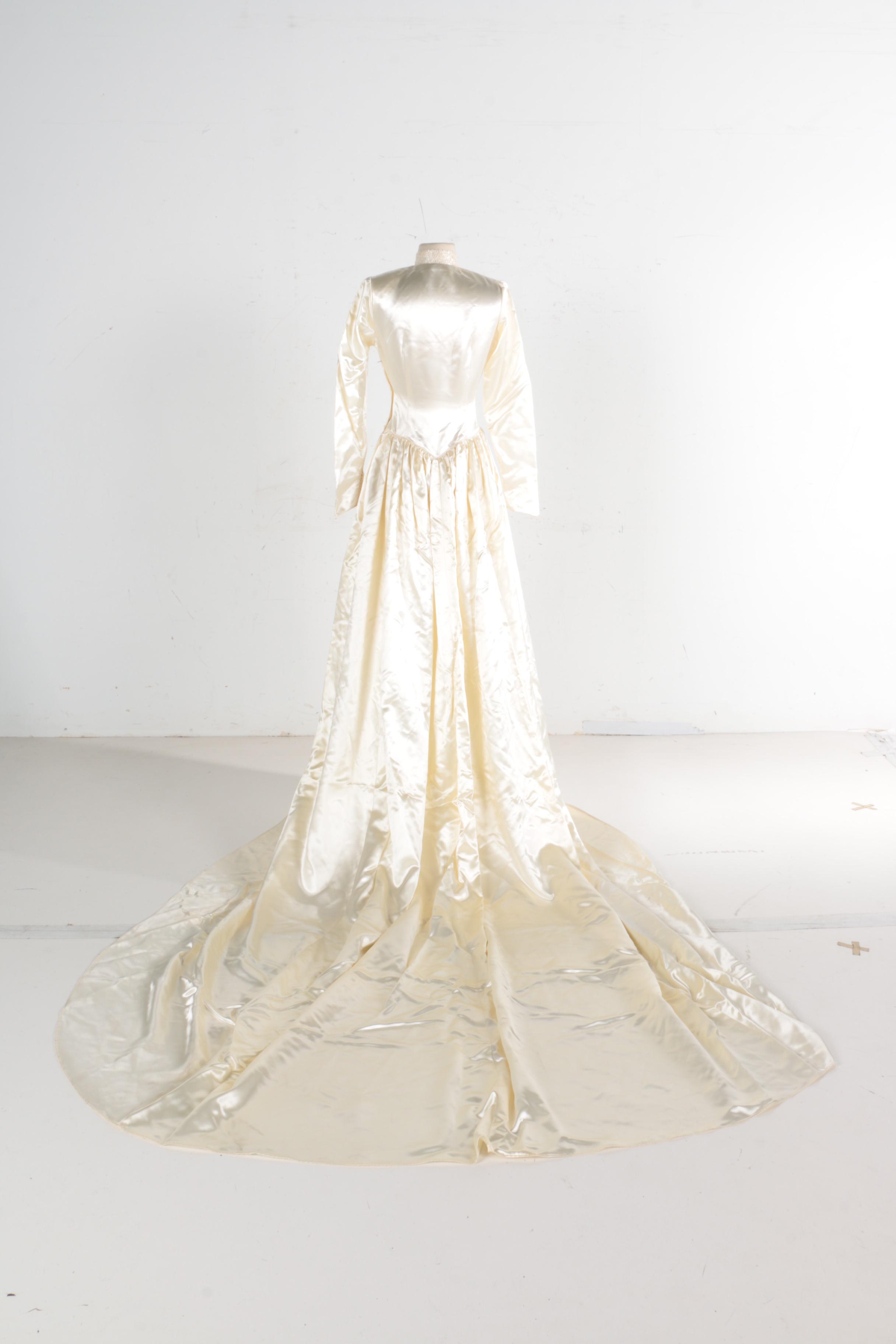Vintage Wedding Gown with Accessories