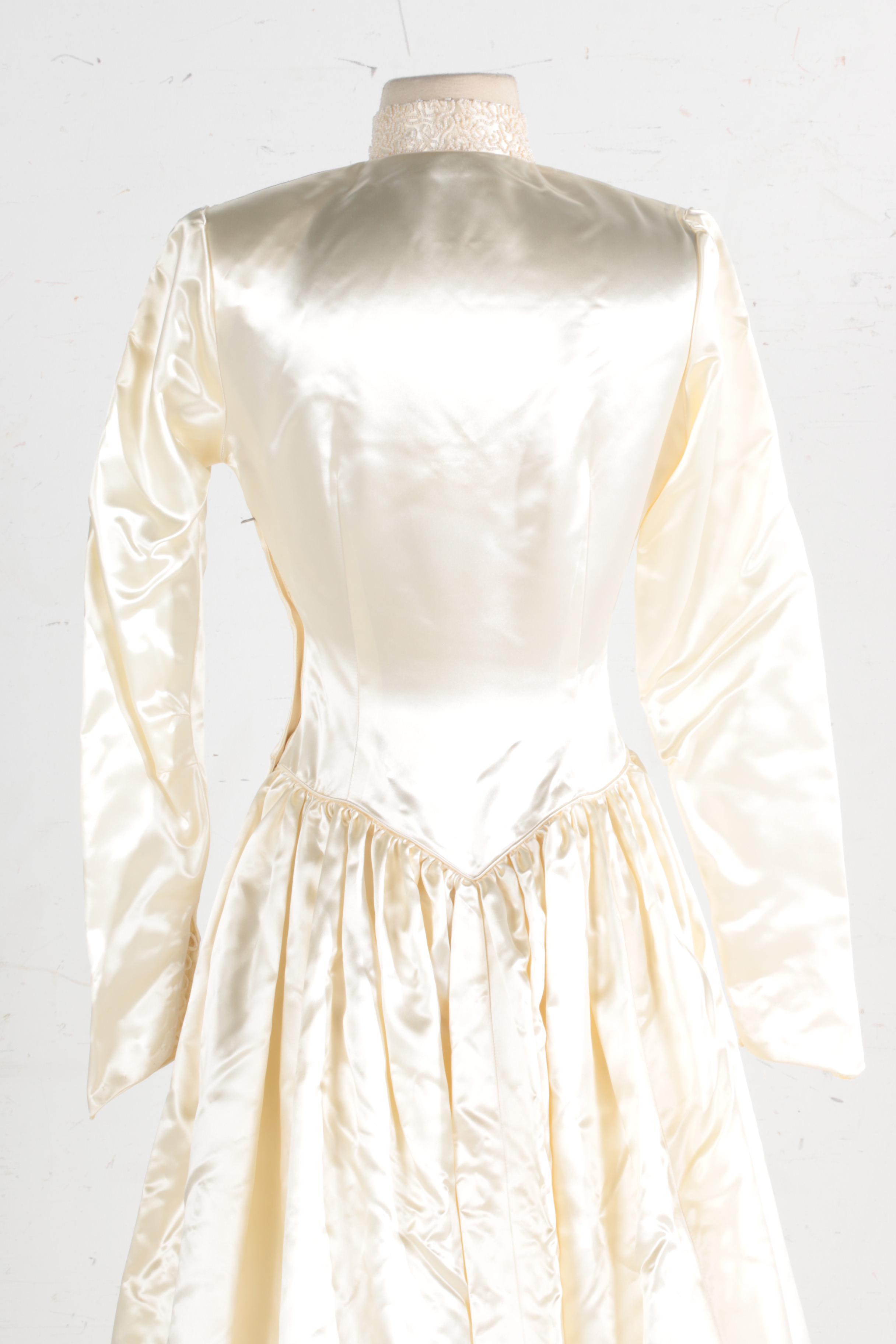 Vintage Wedding Gown with Accessories