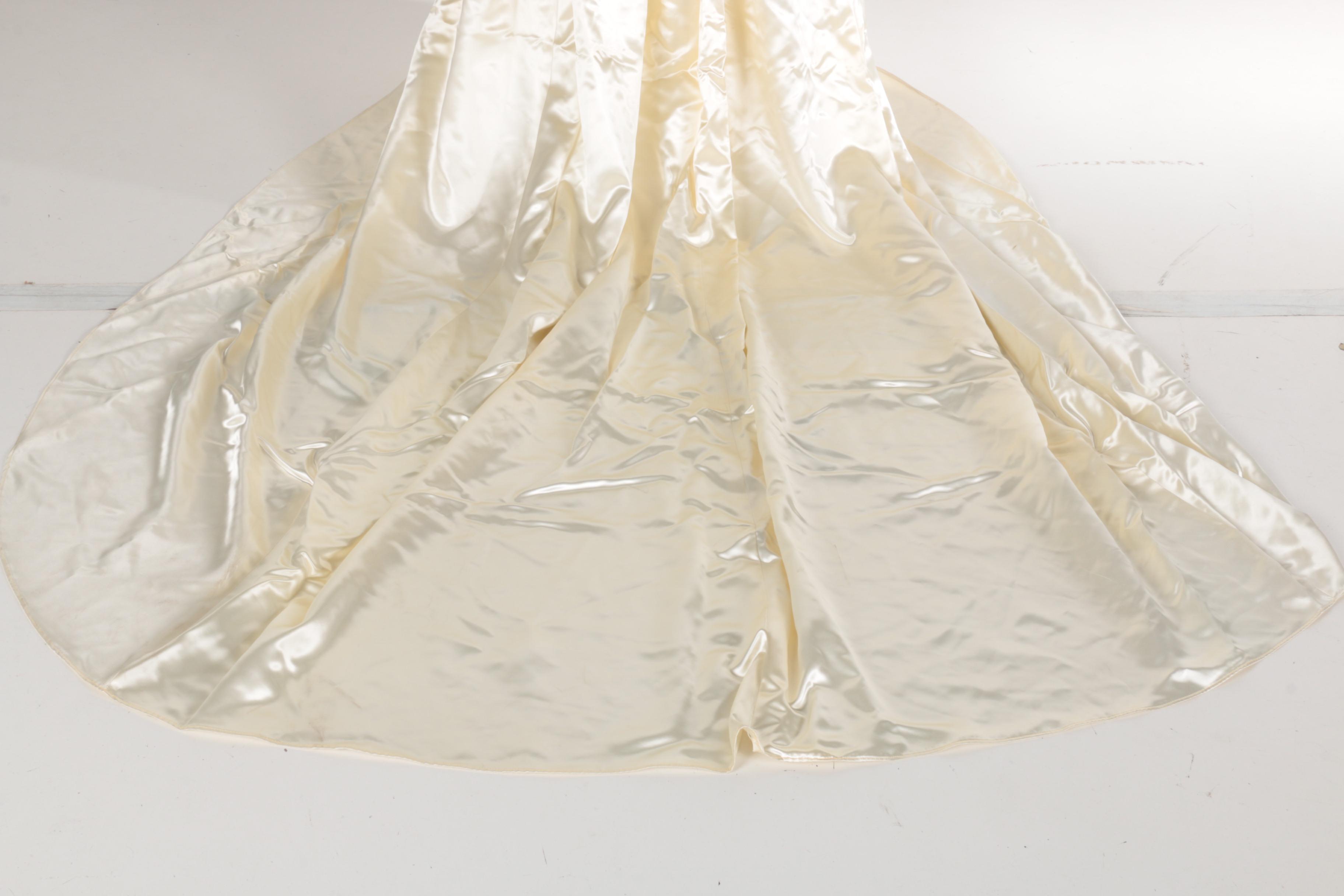 Vintage Wedding Gown with Accessories