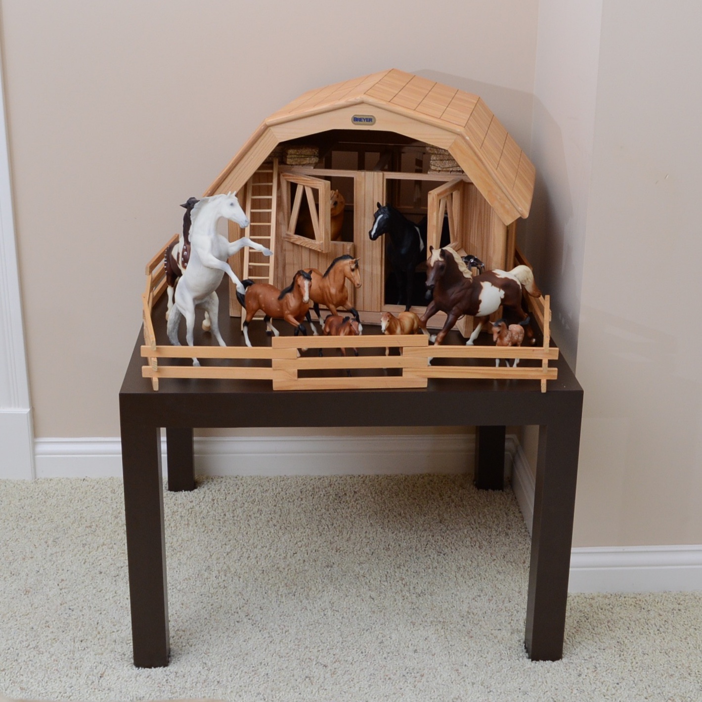 Breyer Wood Barn and Horses