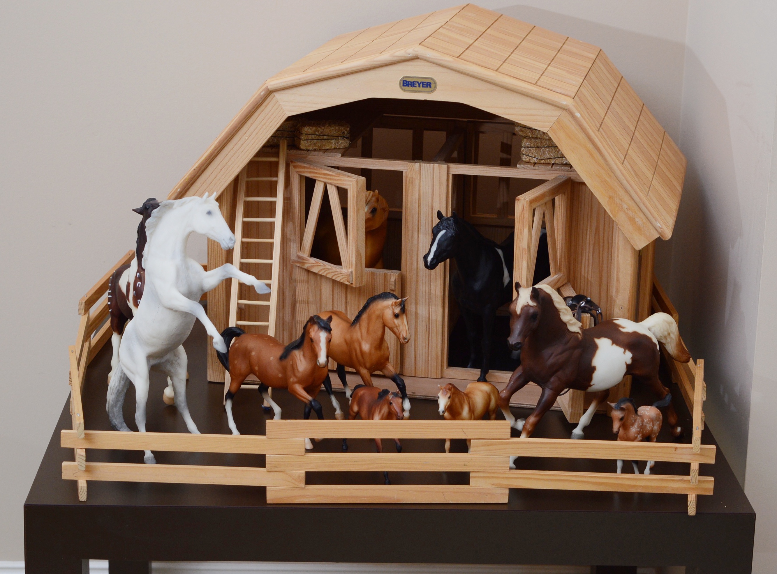 Breyer Wood Barn and Horses