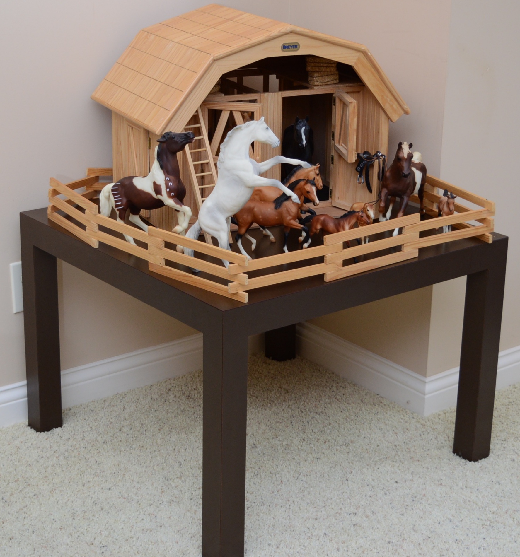 Breyer Wood Barn and Horses