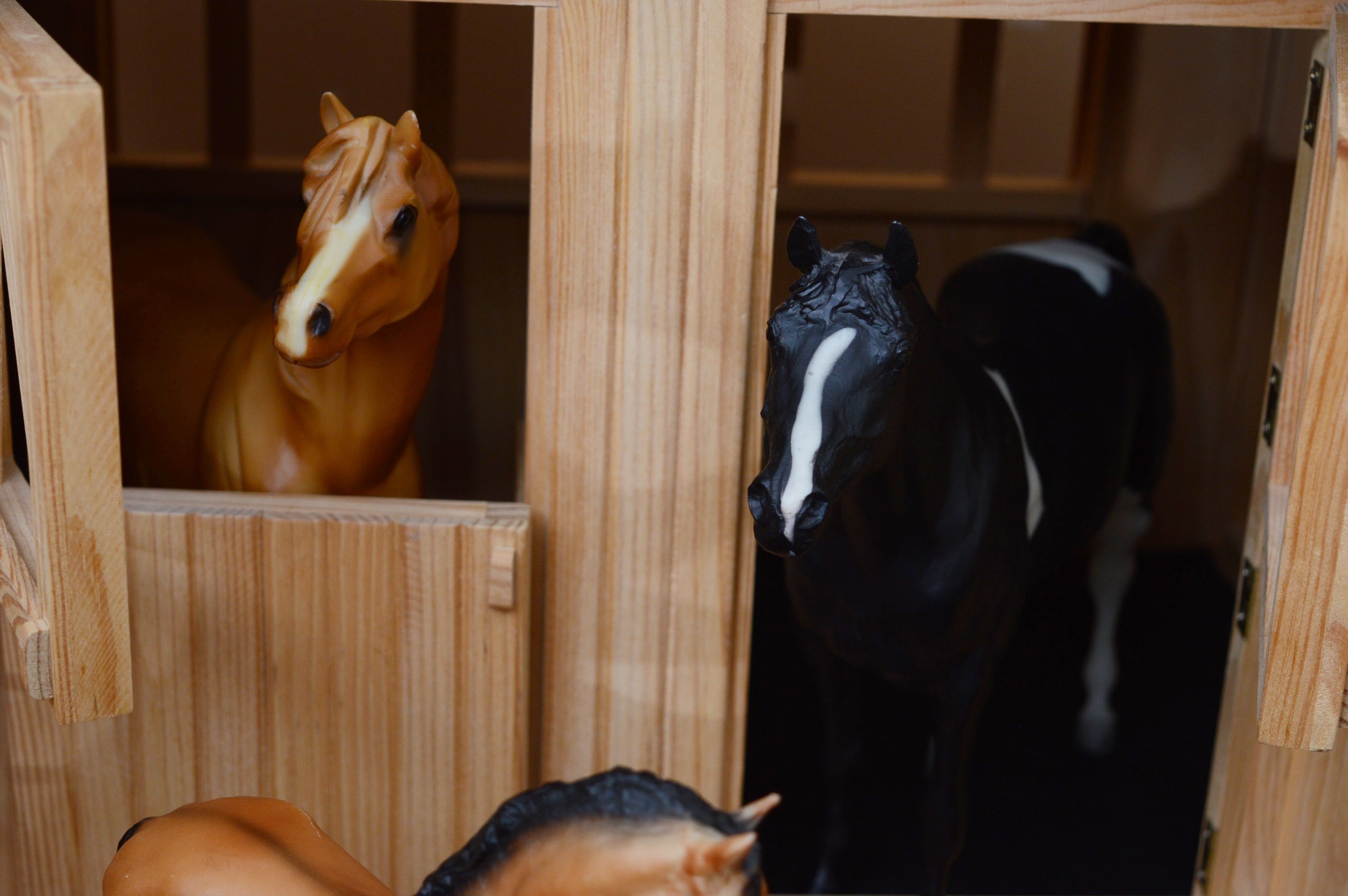 Breyer Wood Barn and Horses