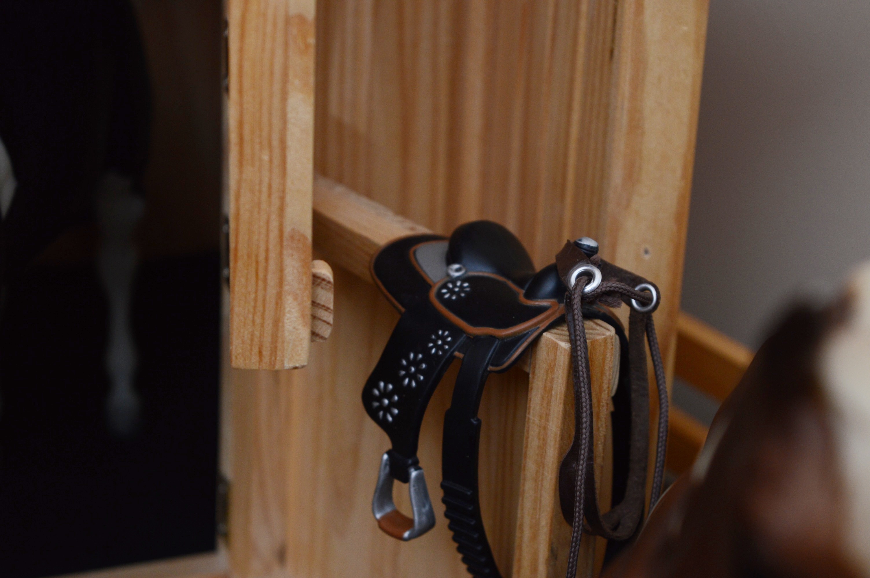 Breyer Wood Barn and Horses