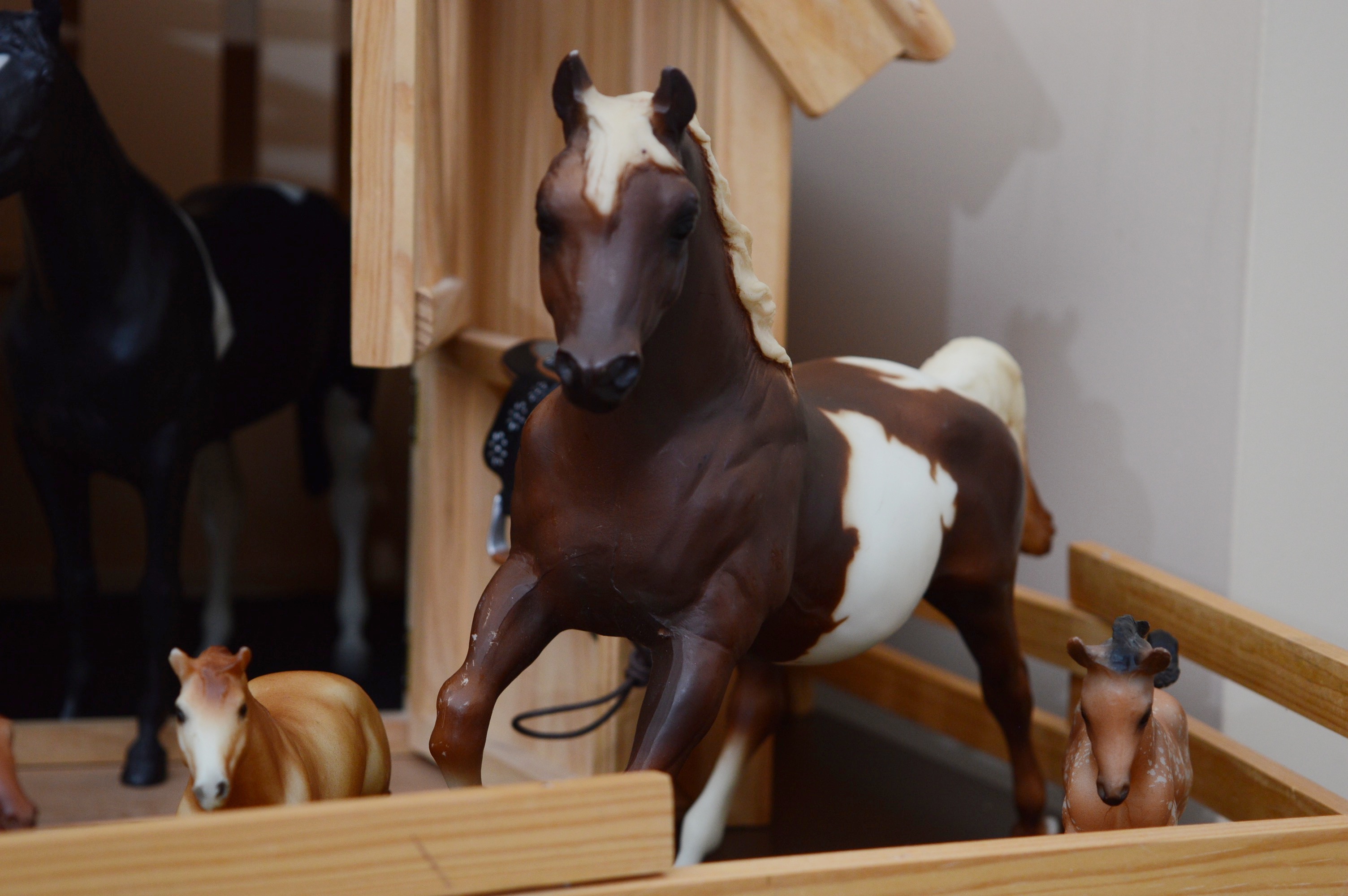 Breyer Wood Barn and Horses