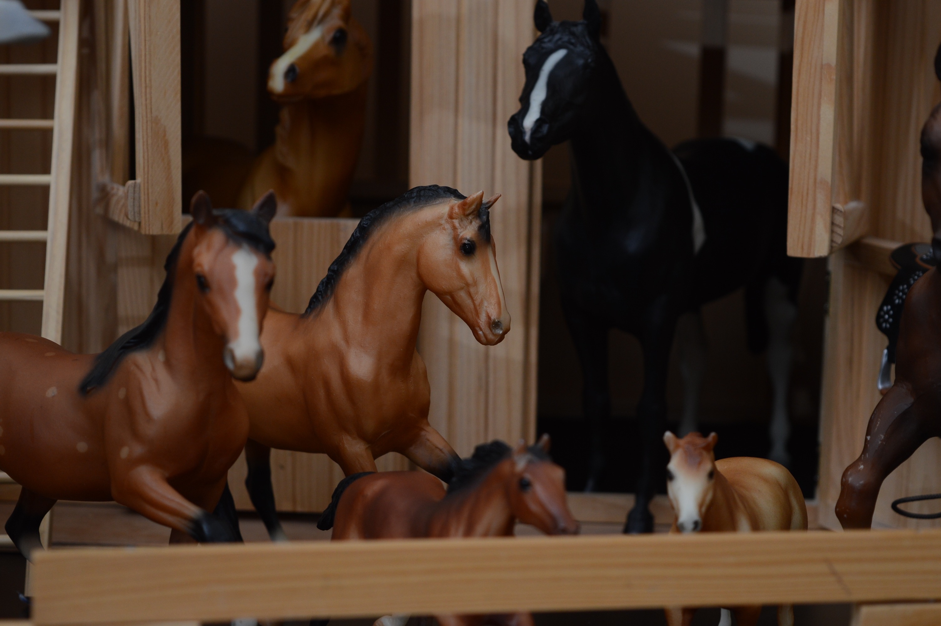 Breyer Wood Barn and Horses