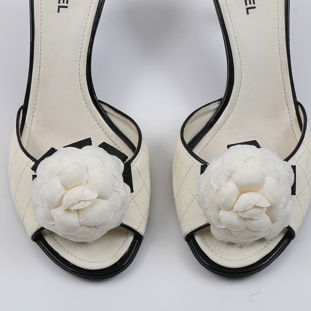 "Chanel" Blanc et Noir Quilted Mules with Rosettes