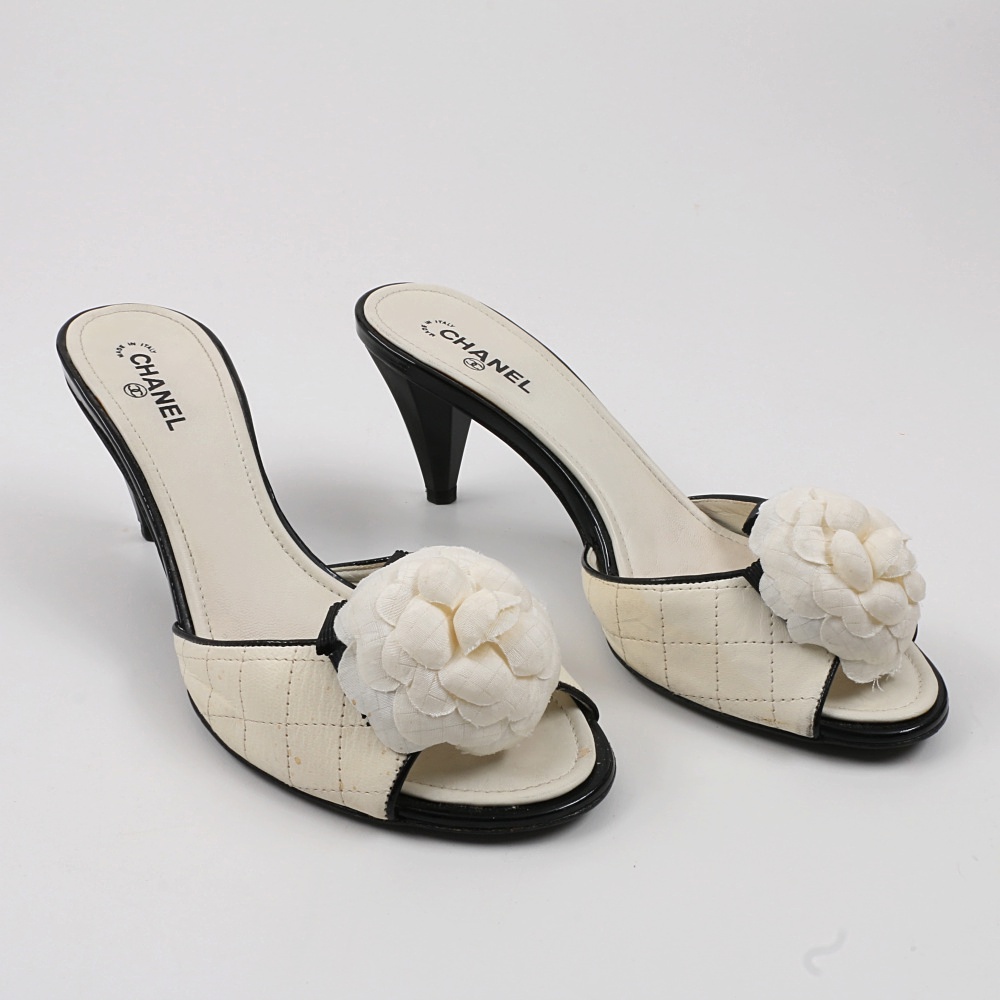 "Chanel" Blanc et Noir Quilted Mules with Rosettes