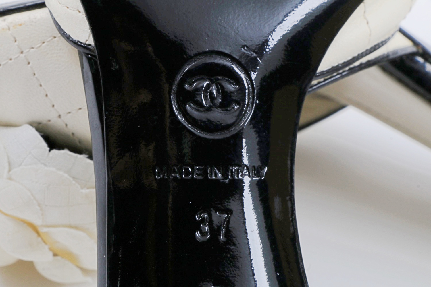 "Chanel" Blanc et Noir Quilted Mules with Rosettes