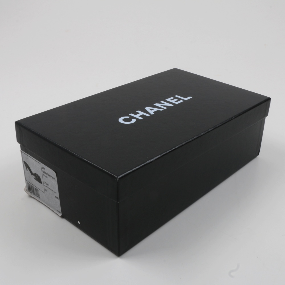 "Chanel" Blanc et Noir Quilted Mules with Rosettes