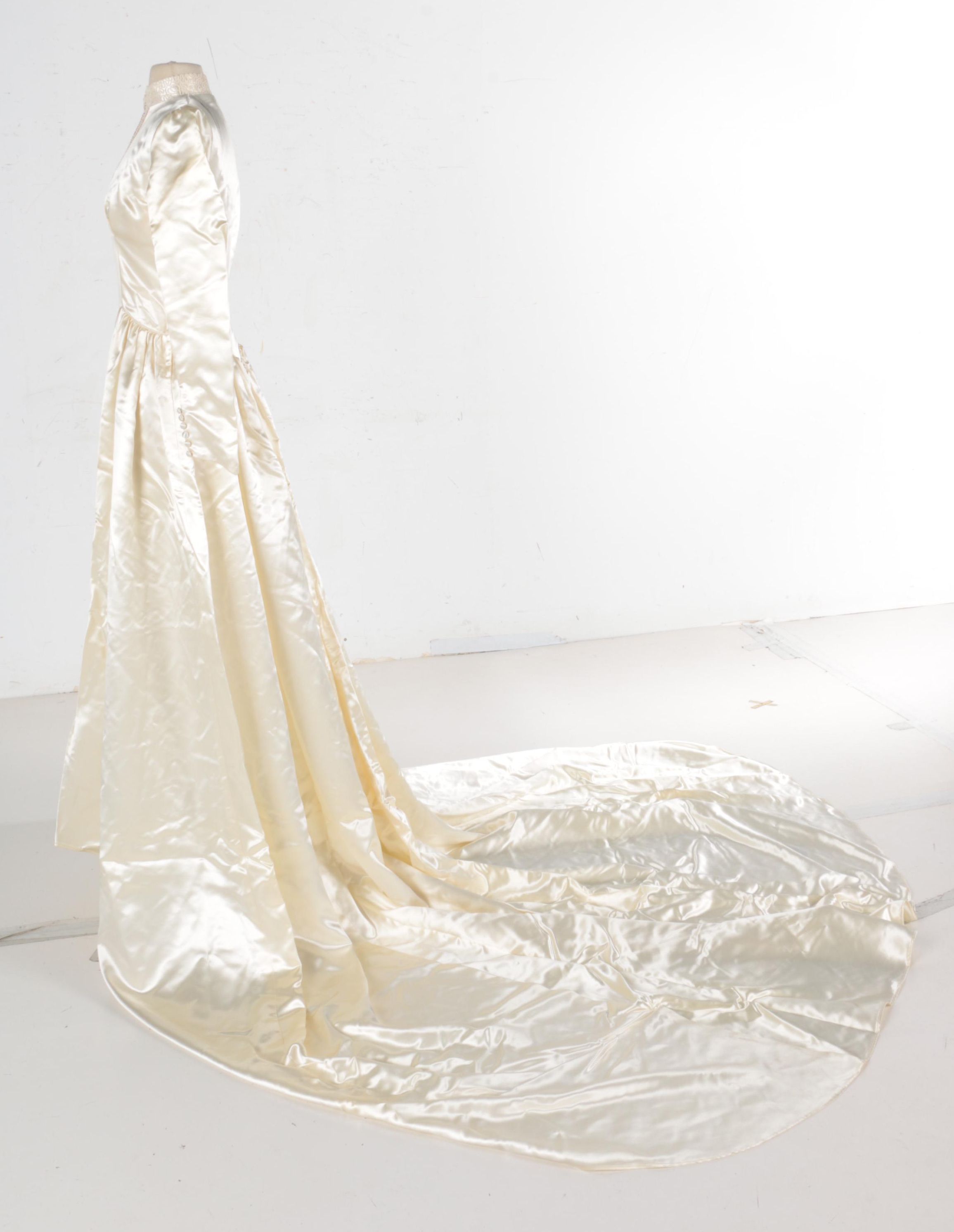 Vintage Wedding Gown with Accessories