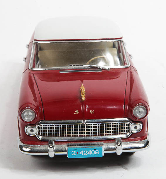 Signature Models 1958 Dongfeng "Golden Dragon" Die-Cast Car
