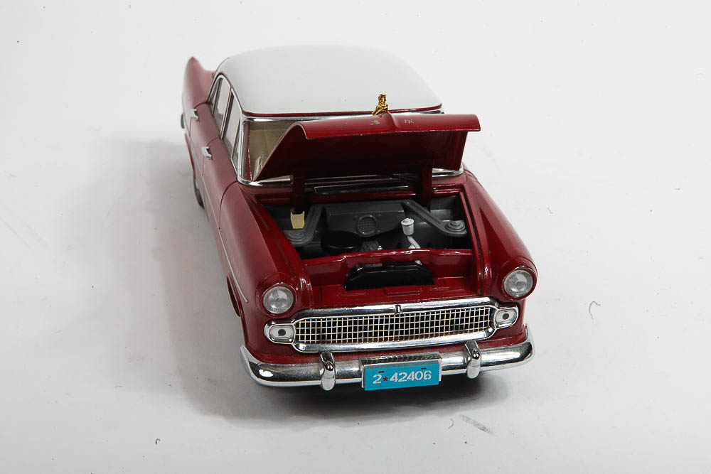 Signature Models 1958 Dongfeng "Golden Dragon" Die-Cast Car
