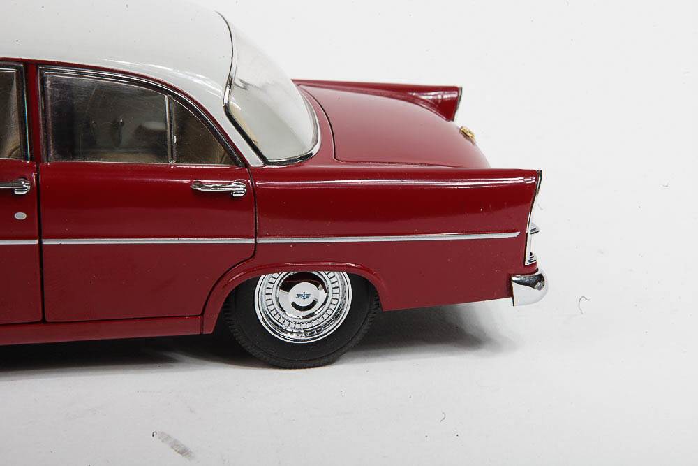 Signature Models 1958 Dongfeng "Golden Dragon" Die-Cast Car