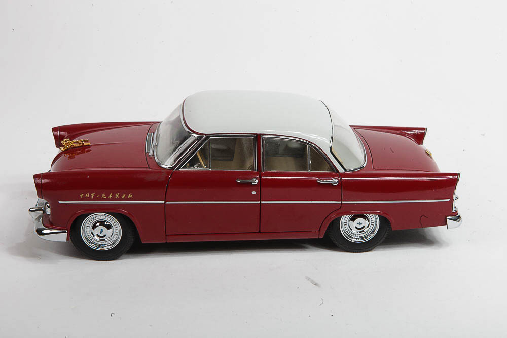 Signature Models 1958 Dongfeng "Golden Dragon" Die-Cast Car