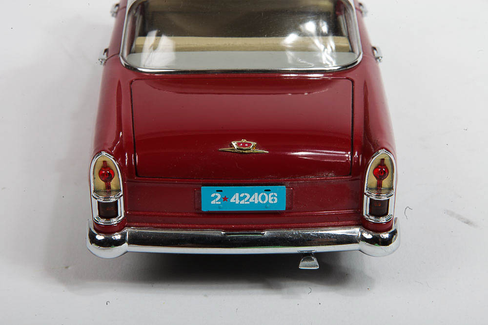 Signature Models 1958 Dongfeng "Golden Dragon" Die-Cast Car