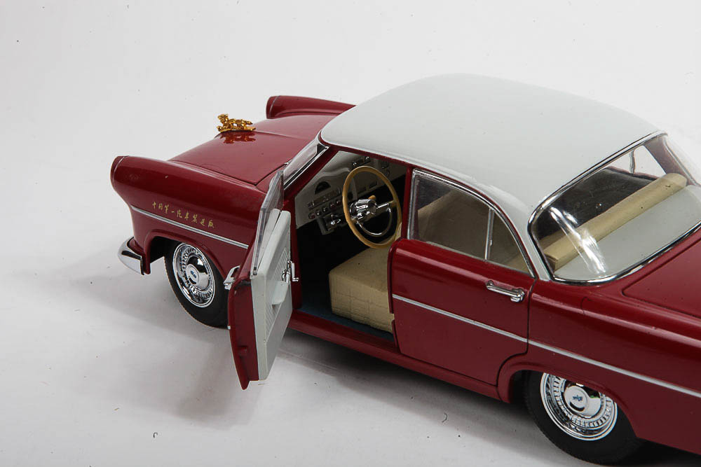 Signature Models 1958 Dongfeng "Golden Dragon" Die-Cast Car