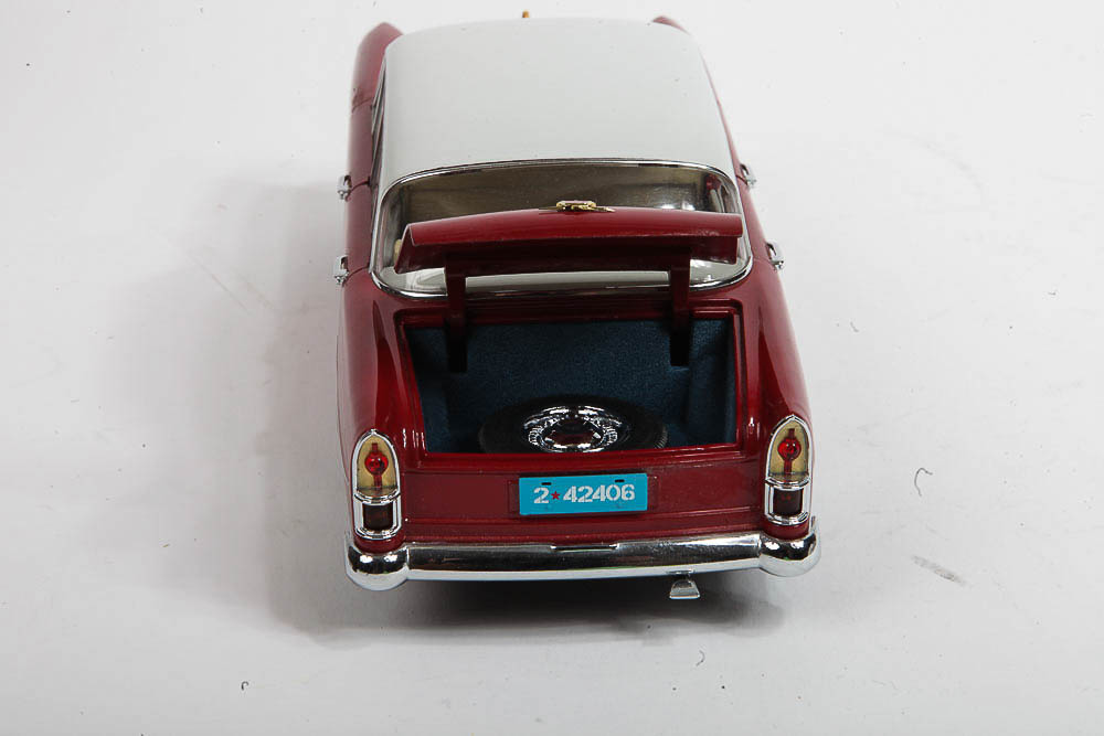 Signature Models 1958 Dongfeng "Golden Dragon" Die-Cast Car