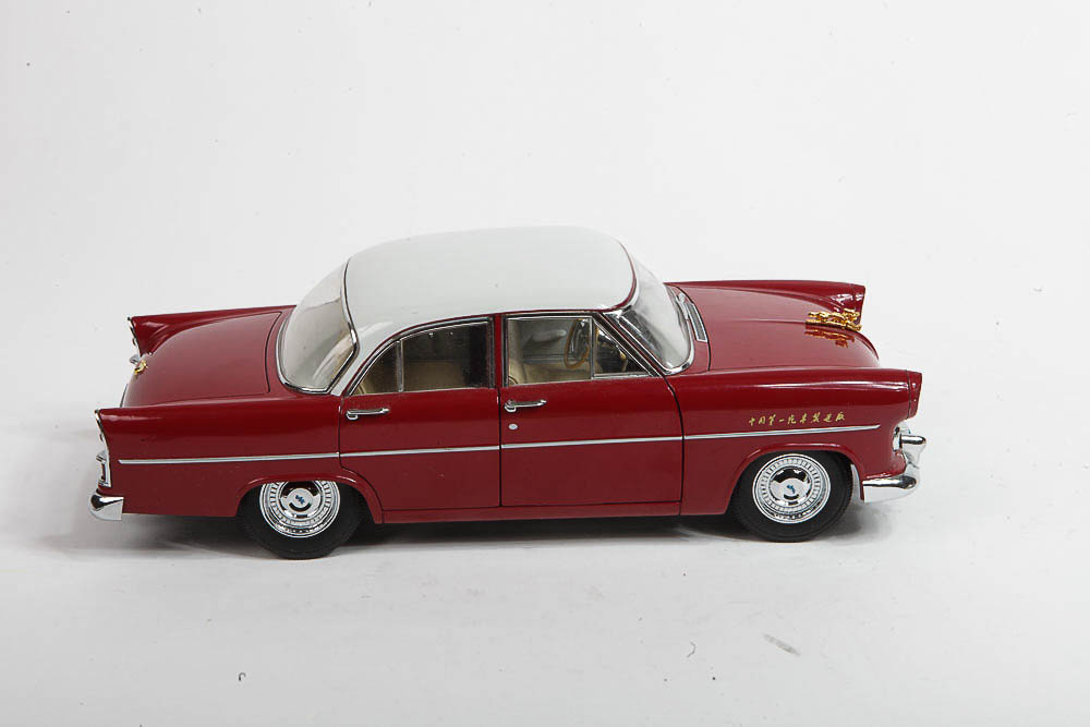 Signature Models 1958 Dongfeng "Golden Dragon" Die-Cast Car