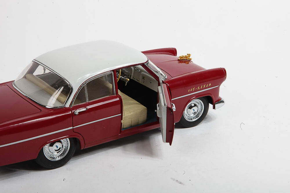 Signature Models 1958 Dongfeng "Golden Dragon" Die-Cast Car