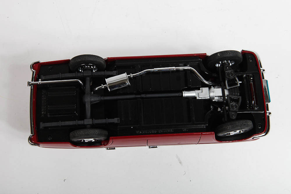 Signature Models 1958 Dongfeng "Golden Dragon" Die-Cast Car