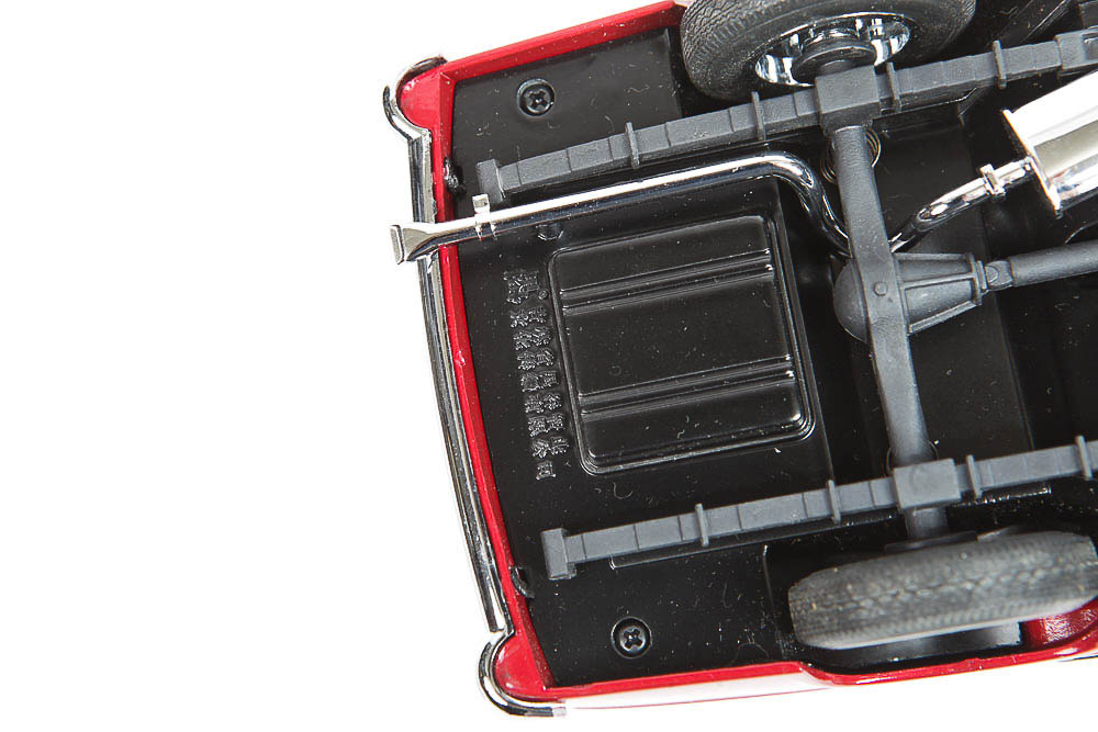 Signature Models 1958 Dongfeng "Golden Dragon" Die-Cast Car