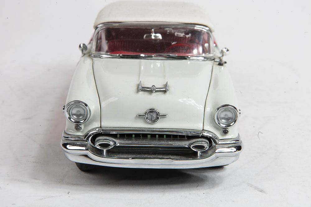 Danbury Mint 1955 Oldsmobile Super Eighty Eight Convertible Die Cast Car