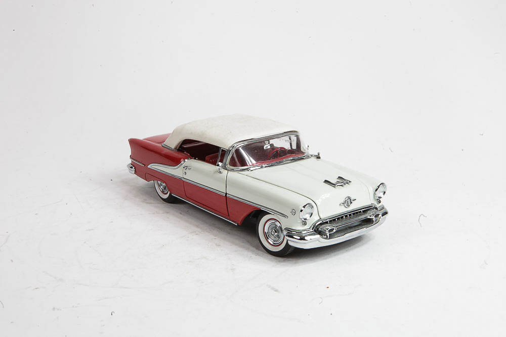 Danbury Mint 1955 Oldsmobile Super Eighty Eight Convertible Die Cast Car