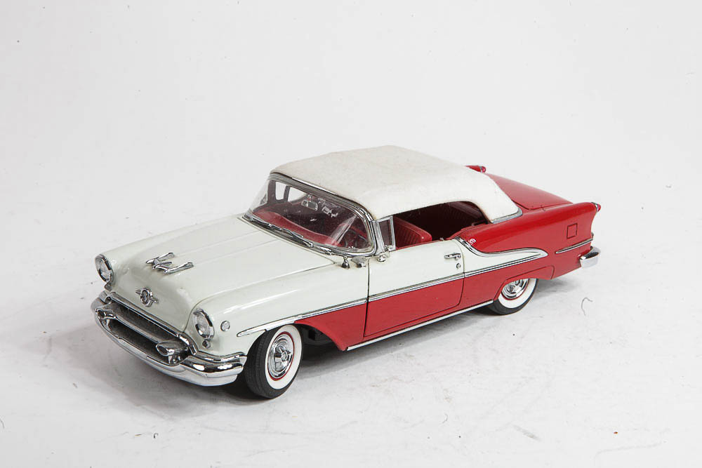 Danbury Mint 1955 Oldsmobile Super Eighty Eight Convertible Die Cast Car
