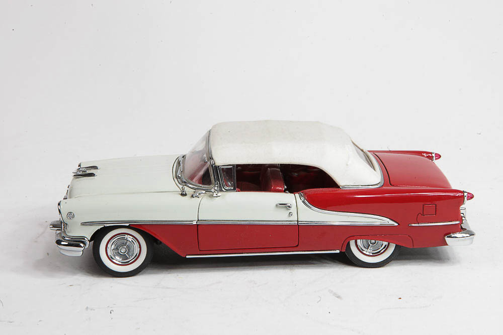 Danbury Mint 1955 Oldsmobile Super Eighty Eight Convertible Die Cast Car