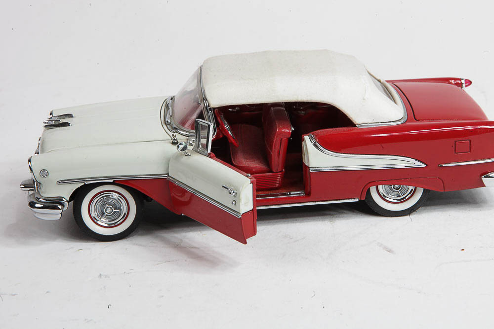 Danbury Mint 1955 Oldsmobile Super Eighty Eight Convertible Die Cast Car