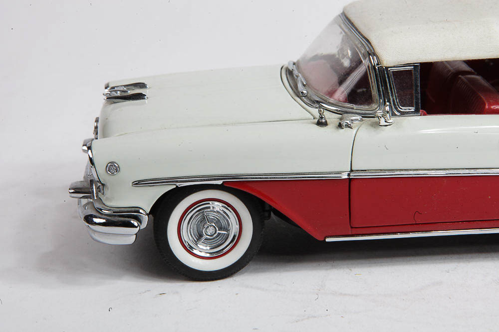 Danbury Mint 1955 Oldsmobile Super Eighty Eight Convertible Die Cast Car