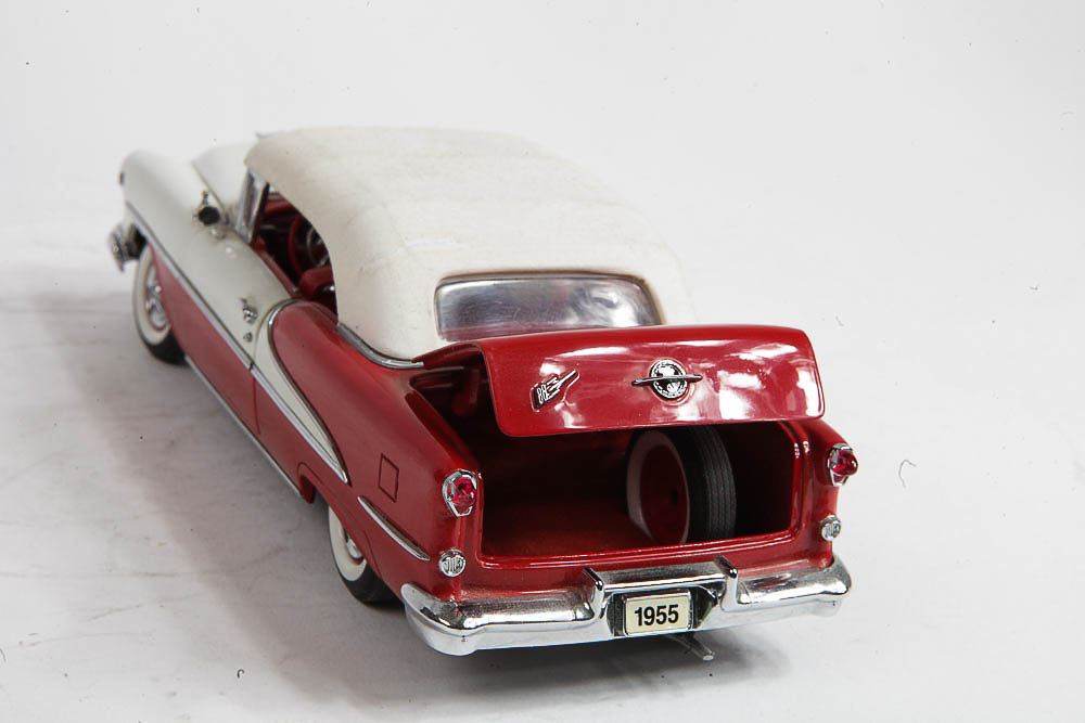 Danbury Mint 1955 Oldsmobile Super Eighty Eight Convertible Die Cast Car