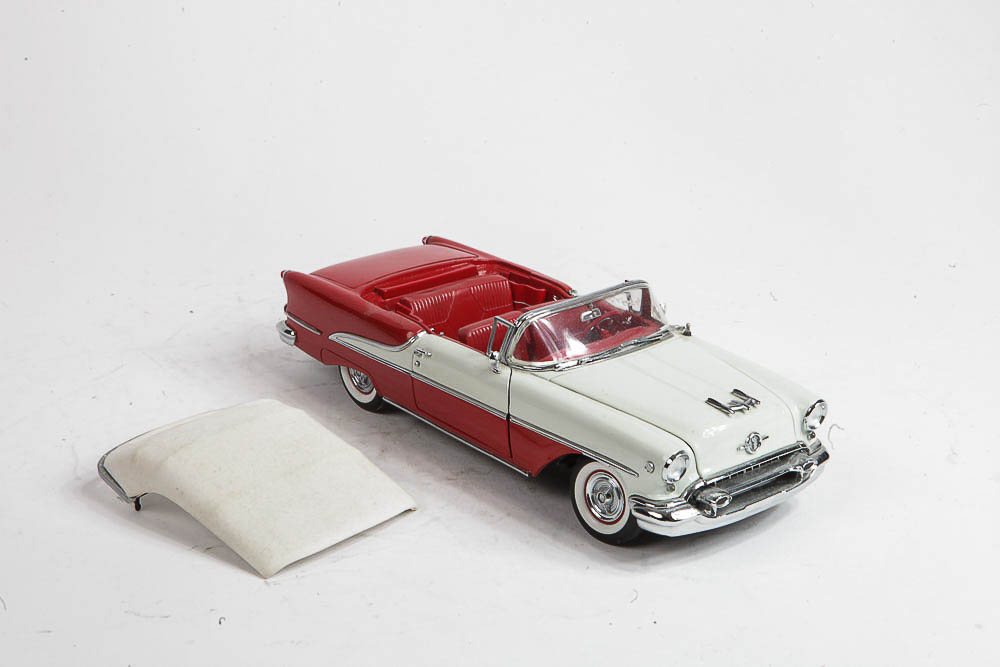Danbury Mint 1955 Oldsmobile Super Eighty Eight Convertible Die Cast Car
