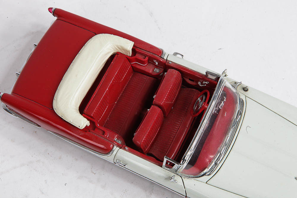 Danbury Mint 1955 Oldsmobile Super Eighty Eight Convertible Die Cast Car