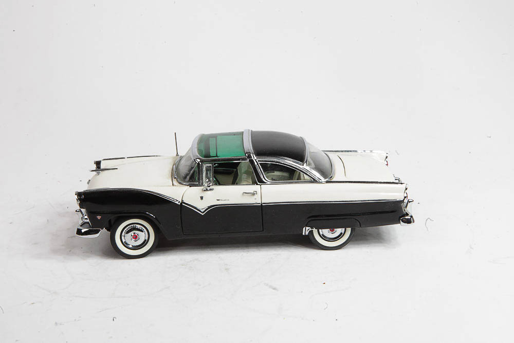 Danbury Mint 1955 Ford Fairlane Crown Victoria Skyliner Die-Cast Model Car