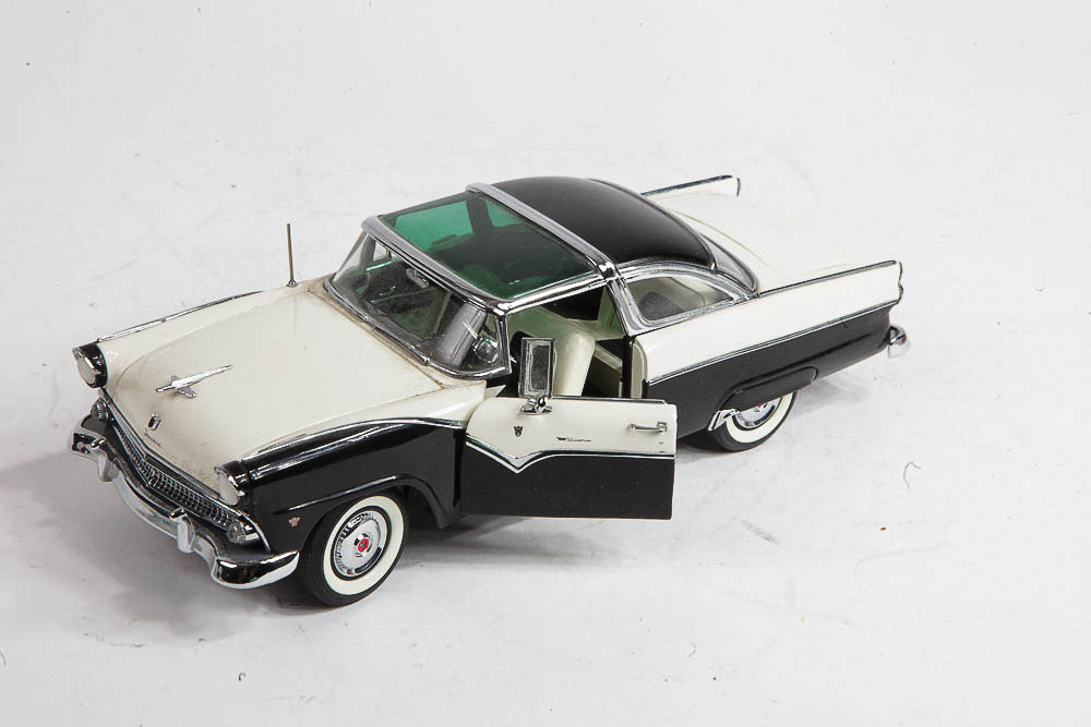 Danbury Mint 1955 Ford Fairlane Crown Victoria Skyliner Die-Cast Model Car