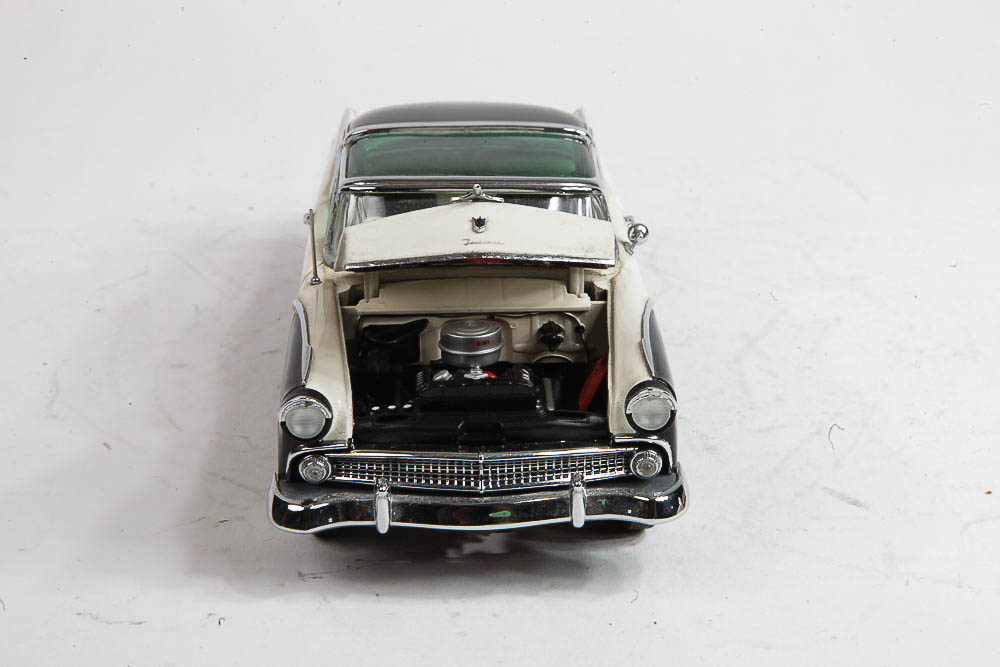 Danbury Mint 1955 Ford Fairlane Crown Victoria Skyliner Die-Cast Model Car
