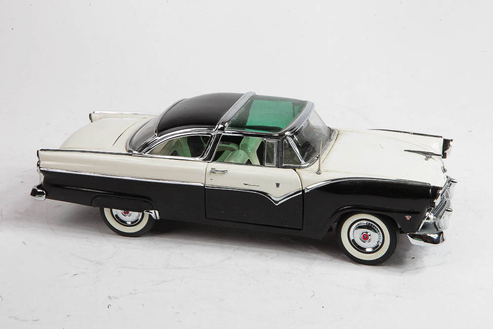Danbury Mint 1955 Ford Fairlane Crown Victoria Skyliner Die-Cast Model Car