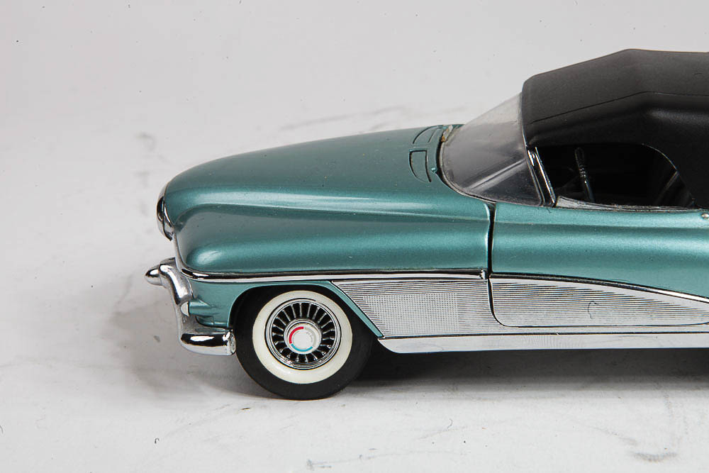 Franklin Mint 1951 Buick LeSabre Die-Cast Car