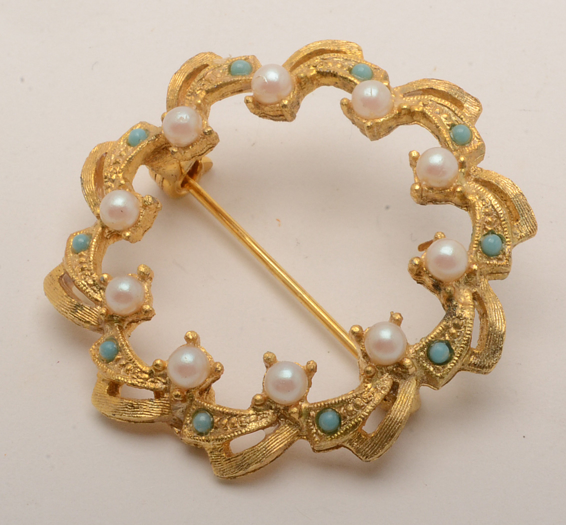 Vintage Costume Jewelry Including Crown Trifari and Giovanni