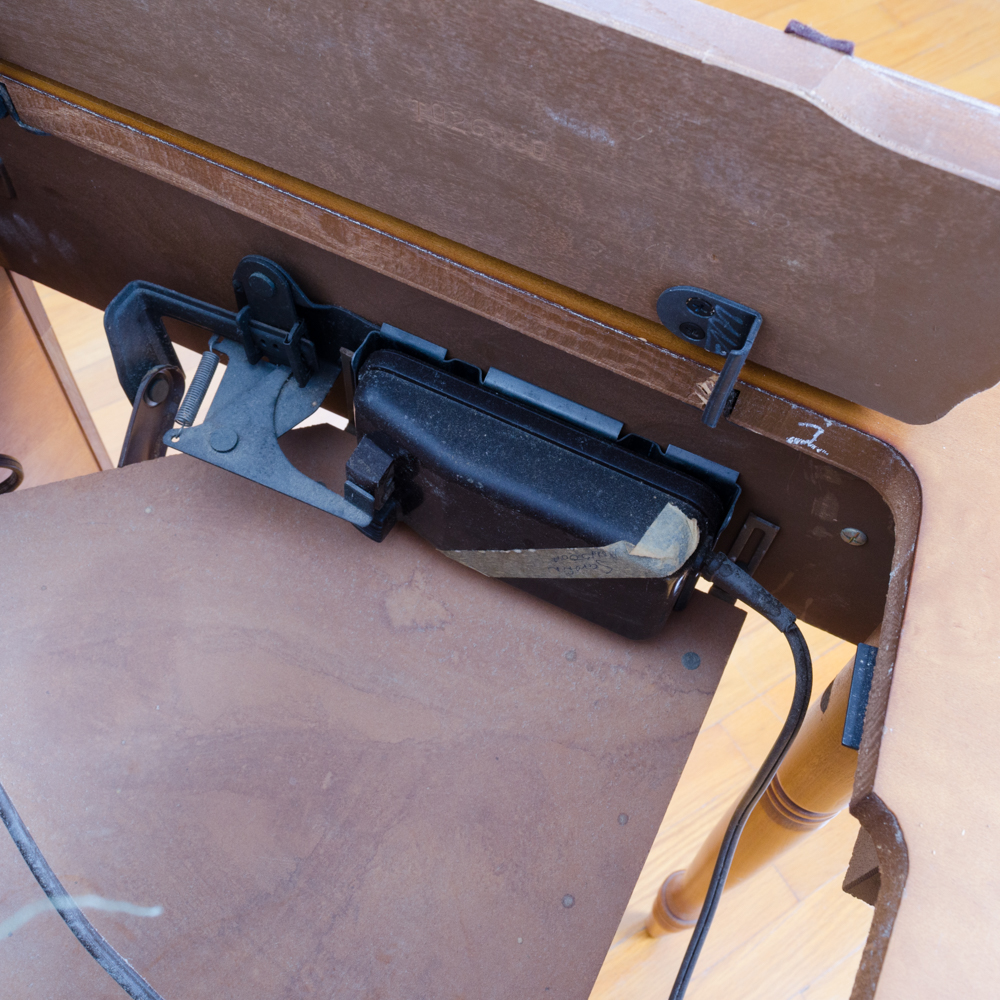 Singer "Slant-O-Matic 500" Sewing Machine with Cabinet