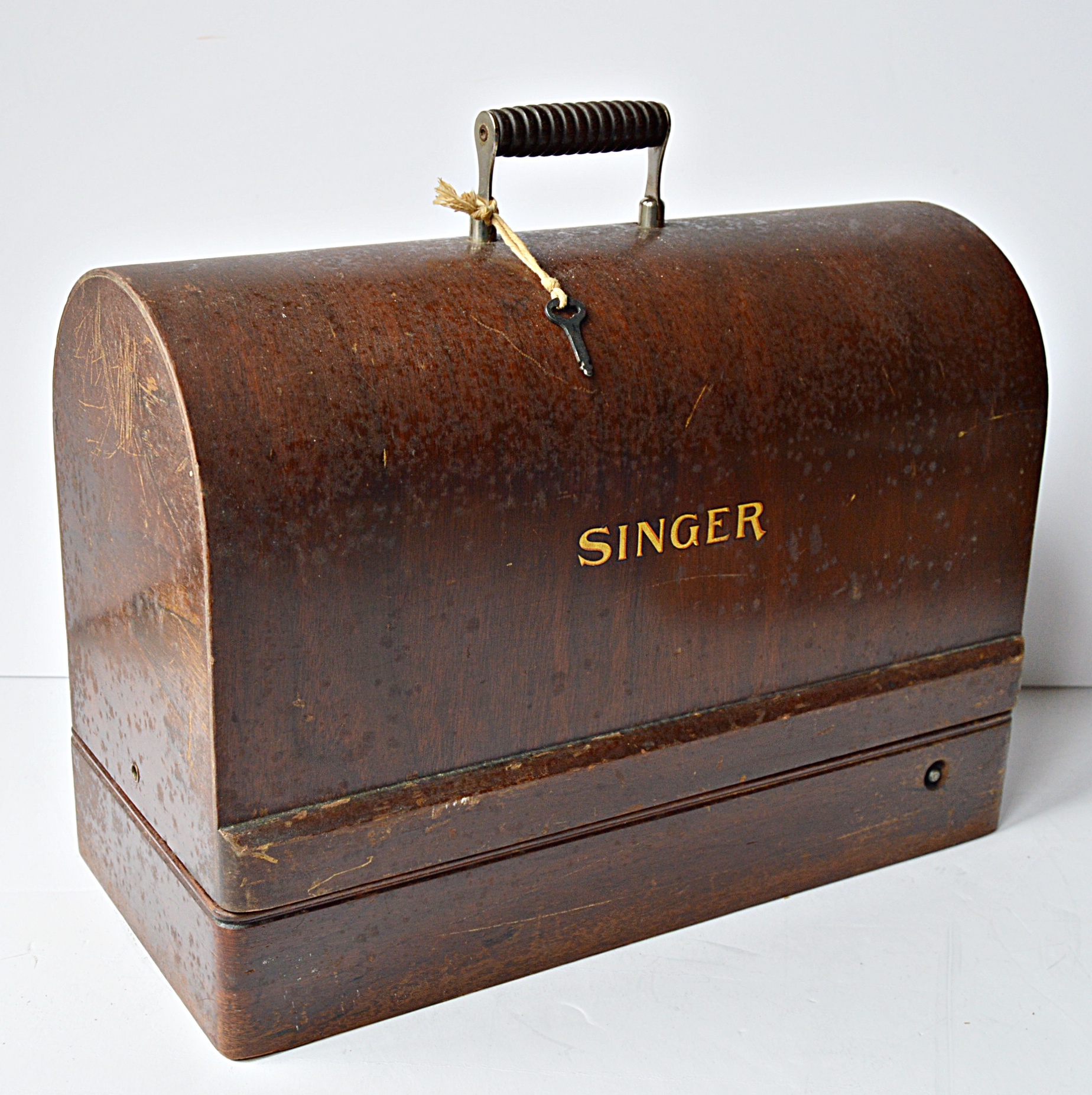 Vintage Singer Model 99 Sewing Machine with Bentwood Case