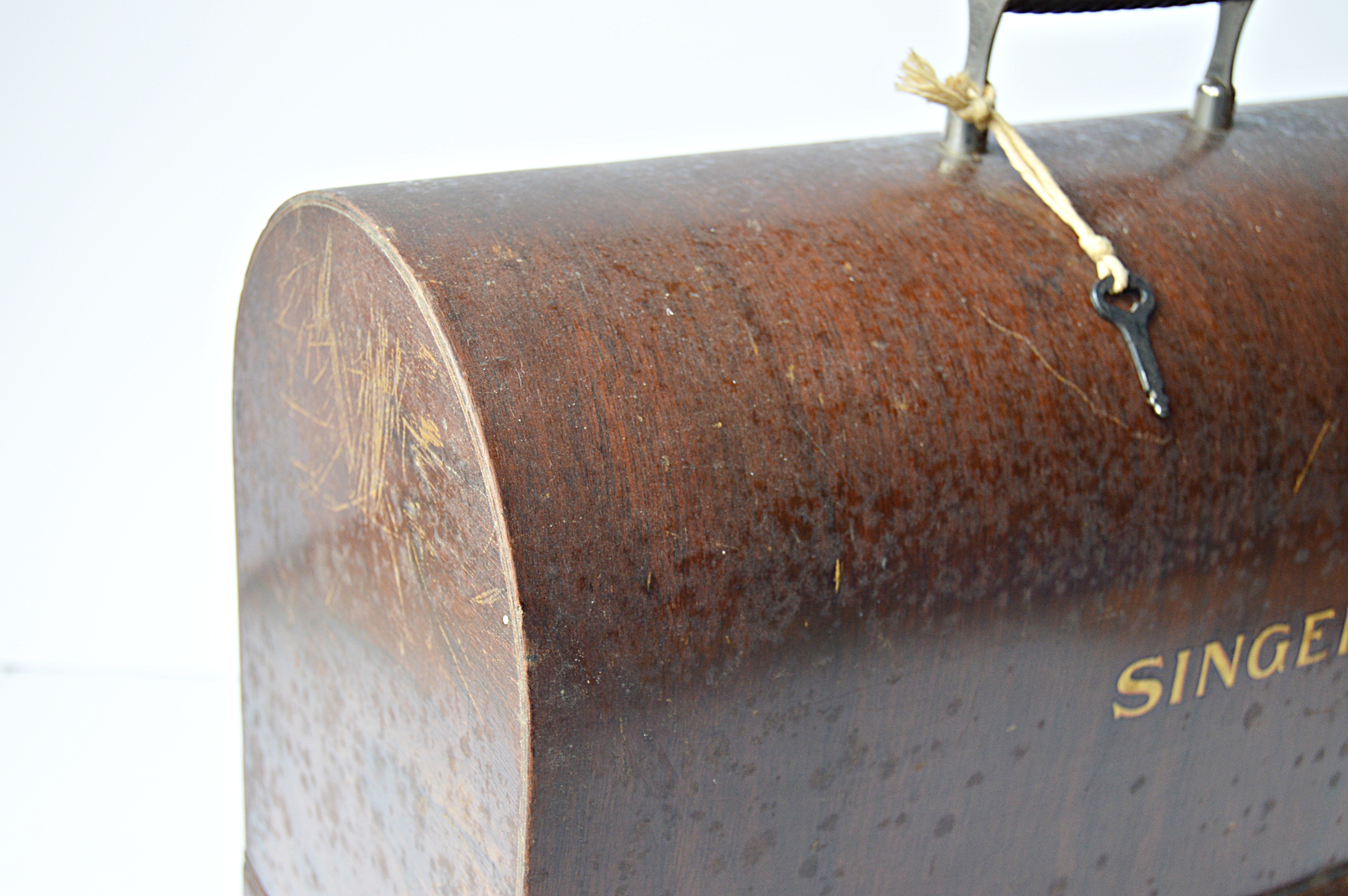 Vintage Singer Model 99 Sewing Machine with Bentwood Case