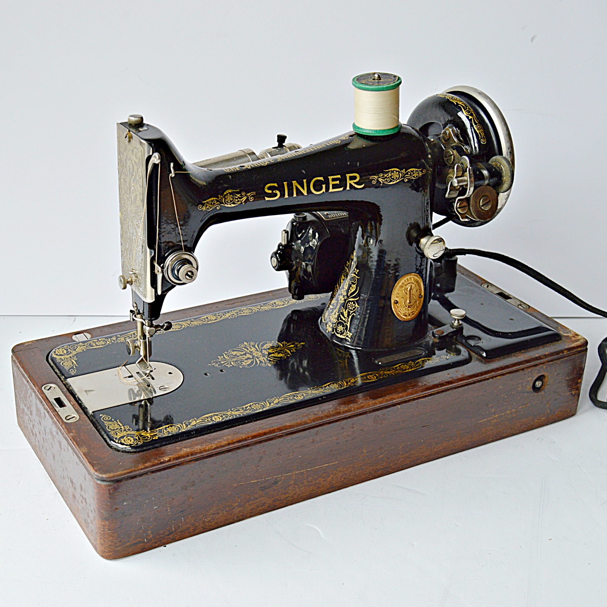 Vintage Singer Model 99 Sewing Machine with Bentwood Case