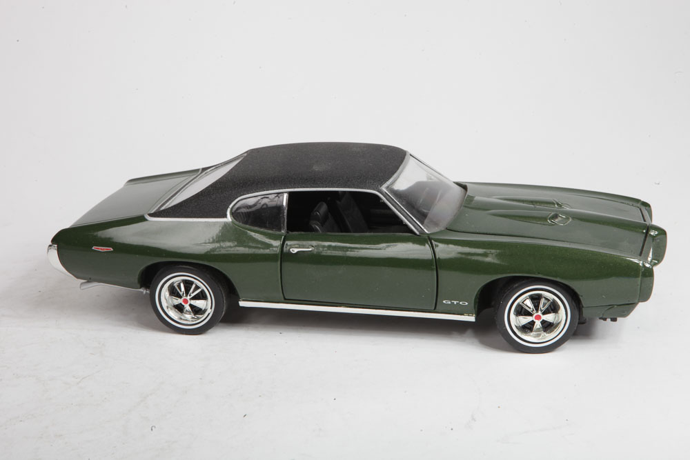 1:18-Scale Pontiac GTO Die Cast Cars
